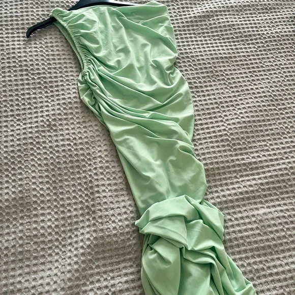 Norma Kamali Diana Dress in Seafoam Green - Picture 5 of 9